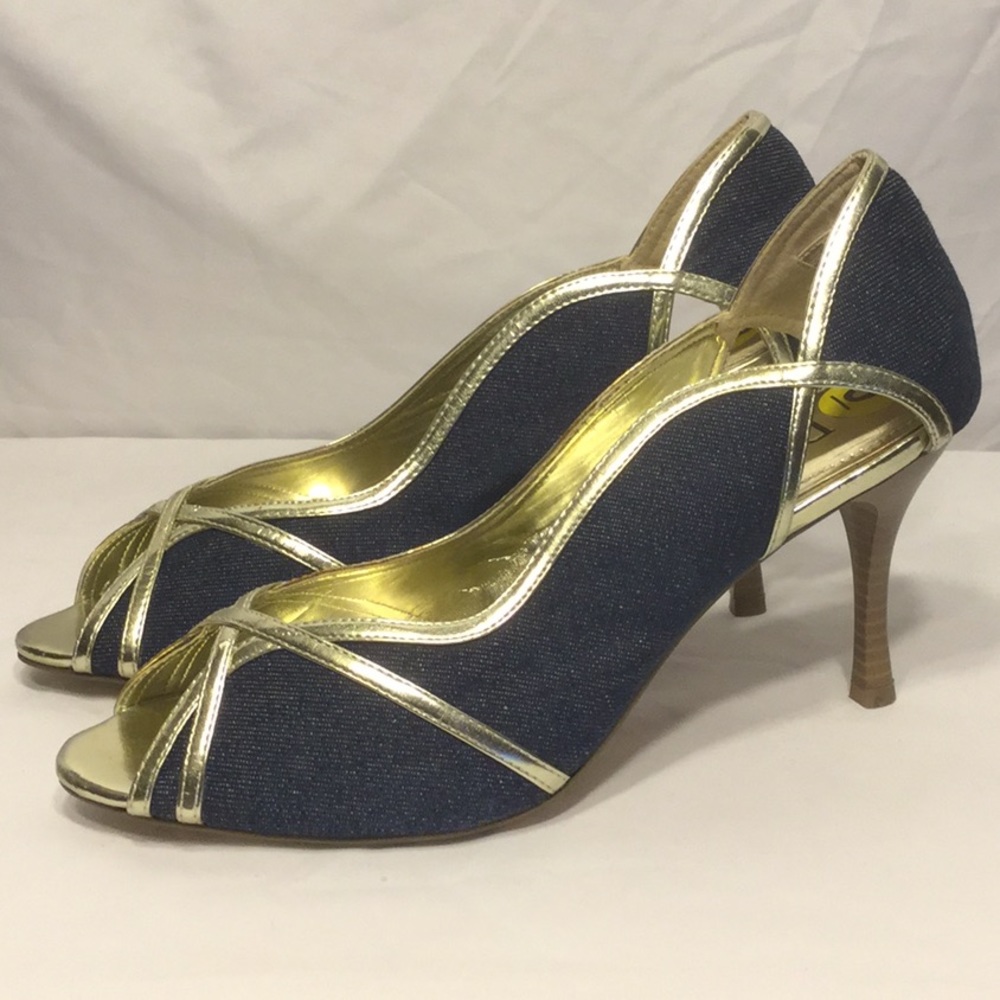 Denim and gold in a shoe by Diva!🌟
